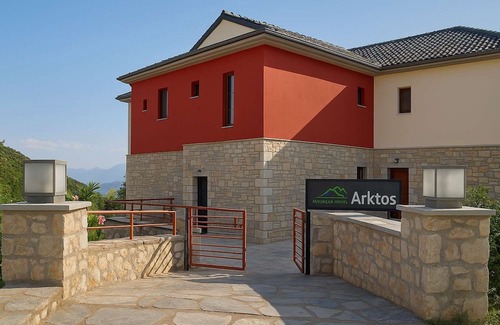 Ligiades Apartamento | Arktos Hotel Superior Room w/Stunning Lake View