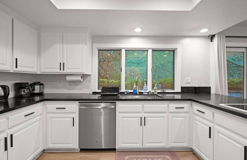 Hacienda Heights Casa | Luxury Hilltop Stay Pool Views Sleeps Many