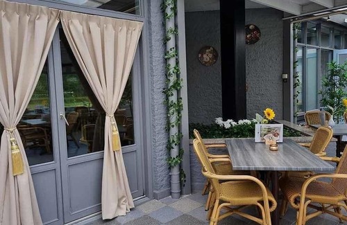 Nieuwvliet Hotel | Enjoy Beachside Serenity in 2 Pristine Rooms Close to For Freedom Museum