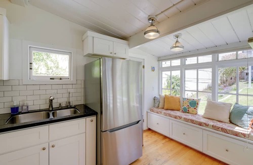 Village of La Jolla Cabaña | Walk to La Jolla Cove: Dtwn Cottage w/Ocean View!