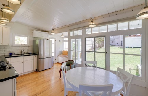 Village of La Jolla Cabaña | Walk to La Jolla Cove: Dtwn Cottage w/Ocean View!