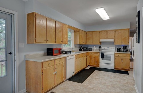 Durham Casa | Shirley St At Duke Medical Pavilion 3 Bedroom Home by Quantum Suites