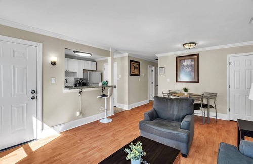Durham Apartamento | Duke Thornapple 2br At&t Fiber 2 Bedroom Apts by Quantum Suites