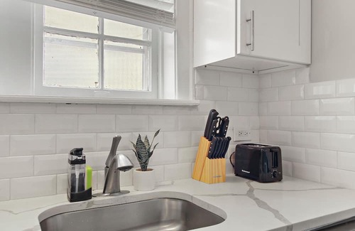 Skokie Apartamento | Skokie 2BR Apt - Bright & Central