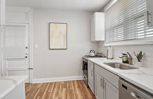 Skokie Apartamento | Skokie 2BR Apt - Bright & Central