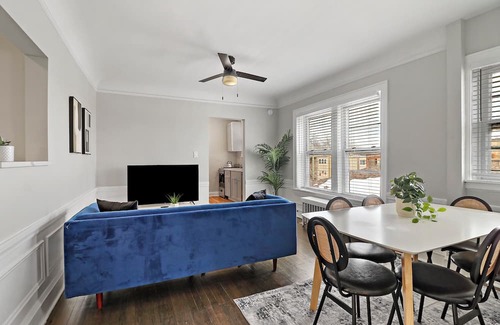 Skokie Apartamento | Skokie 2BR Apt - Bright & Central