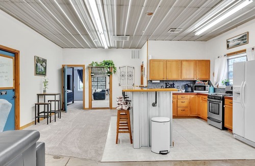 Stillwater Casa | Huge Game-room Style Barndo 1 Bedroom Farmhouse