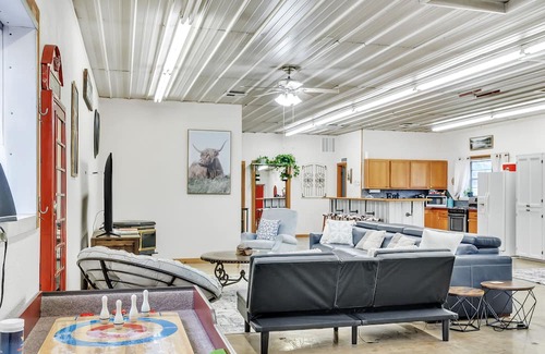 Stillwater Casa | Huge Game-room Style Barndo 1 Bedroom Farmhouse