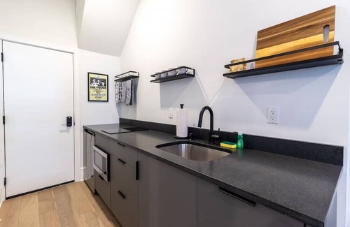 Gayborhood Apartamento | Thena Hotel - Huge Studio - Midtown