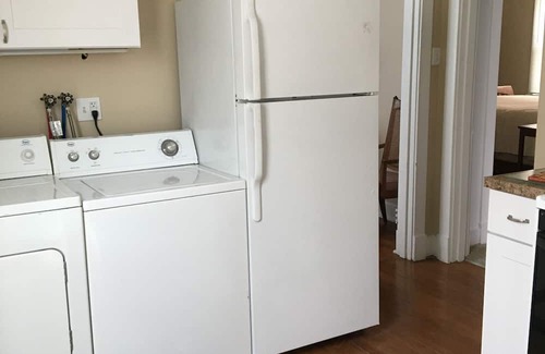 Forest Hills Apartamento | Charming 2-bedrm apt convenient to DT Pgh, Universities, Monroeville,O-S Parking