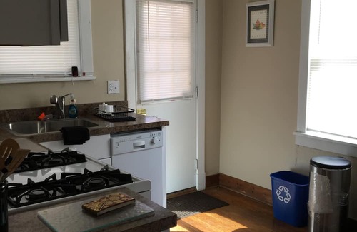 Forest Hills Apartamento | Charming 2-bedrm apt convenient to DT Pgh, Universities, Monroeville,O-S Parking