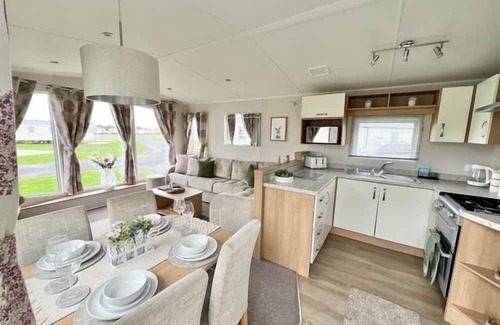 Mablethorpe Cabina | 3bed-8Berth- Hot Tub-Mablethorpe-Pet Friendly-Wifi