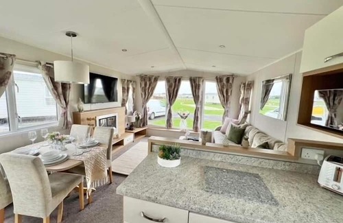 Mablethorpe Cabina | 3bed-8Berth- Hot Tub-Mablethorpe-Pet Friendly-Wifi