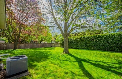 Waterloo Casa | Dunvegan Place, Newly Renovated House Close to Schools and parks