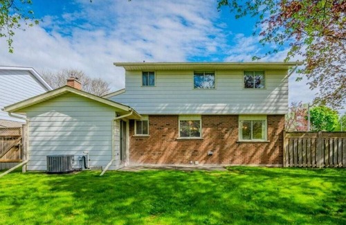 Waterloo Casa | Dunvegan Place, Newly Renovated House Close to Schools and parks