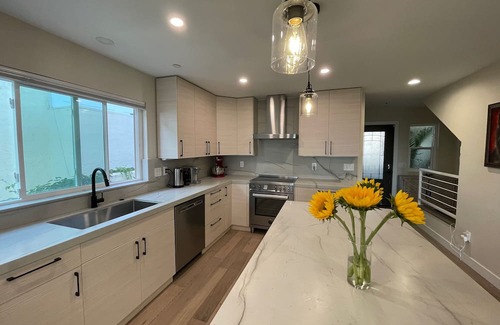 Cardiff-by-the-Sea Casa | Luxurious Ocean View Beach Home with Hot Tub and Fire Pit!