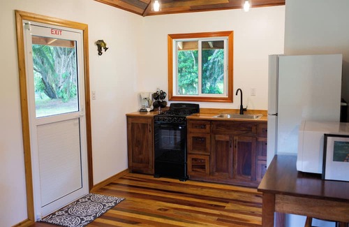 Orange Walk District Cabina | A Cozy cabin along the Rio Bravo River—bird watcher’s paradise with WiFi and AC.
