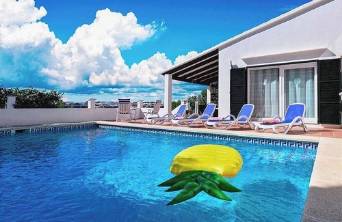 Cala Llonga Chalet De Esquí | Beautiful beachfront villa with pool & aacc