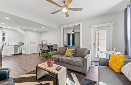 West Central Apartamento | Downtown Fort Wayne, Triplex- Apt A