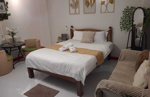 Lipa Casa | Serenity Home with Indoor Jacuzzi