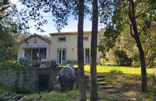 Isolella Casa | Feet in the water, head in the shade