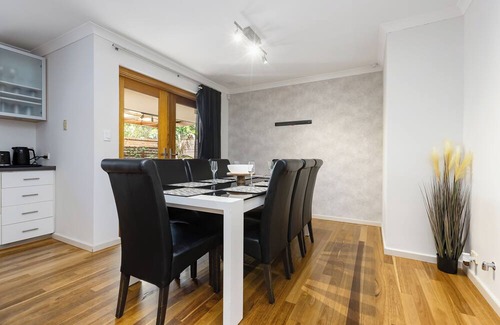 Victoria Park Casa | Vic Park Home close to Crown Perth
