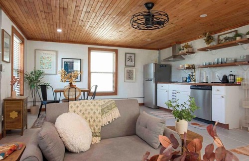 Buckner Casa | Quaint Cottage Downtown Buckner