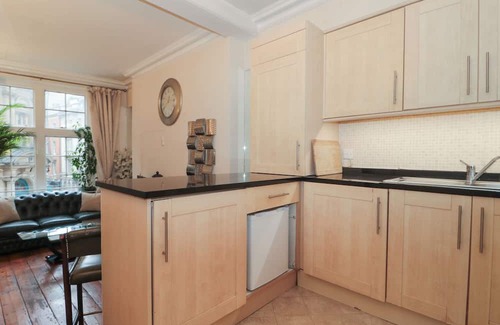 Bristol City Centre Cabaña | 2 OLD CITY CHAMBERS, pet friendly in Bristol