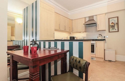 Bristol City Centre Cabaña | 2 OLD CITY CHAMBERS, pet friendly in Bristol