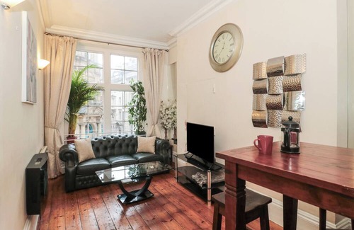 Bristol City Centre Cabaña | 2 OLD CITY CHAMBERS, pet friendly in Bristol