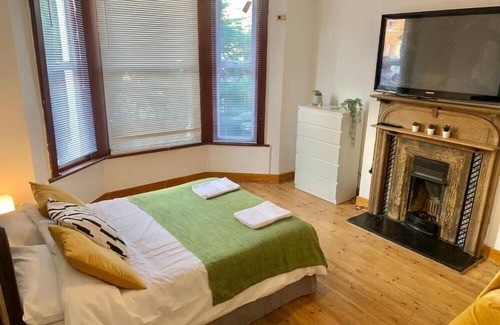 Balham Casa | Spacious Deluxe Room with Garden F6