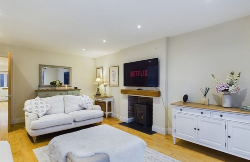 Winkfield Casa | The Royal Stay Ascot, Windsor & Thorpe Park Escape