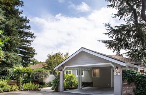 Redwood City Casa | Secret garden home near Stanford