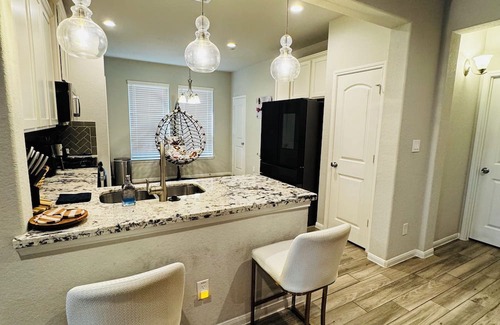 Clodine Casa | Stay with Sesan at Bella Terra Home 1nRoom in Richmond, TX
