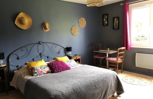 Le Pin Cama Y Desayuno | Bed and breakfast in a park 5 minutes from Cerza, ideal for recharging your batteries!