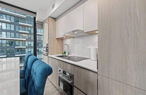 Garden District Condominio | Modern Condo by Dundas Sq, 3BDR/2BTH + City Views