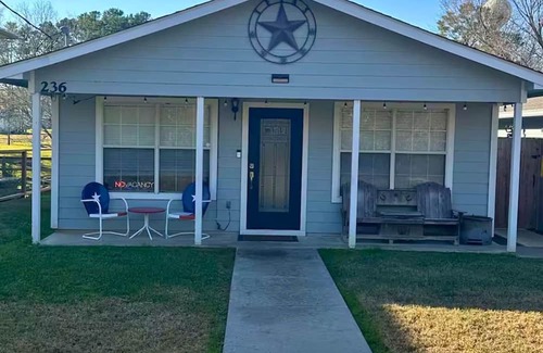 West Livingston Cabaña | Serene Lakefront Getaway | Boathouse | Kayaks | Gazebo with Swings