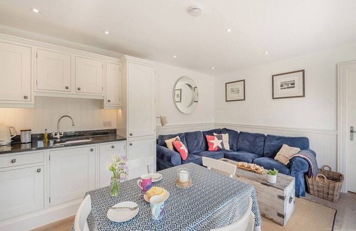 Chillington Cabaña | 2 bedroom accommodation in Hallsands