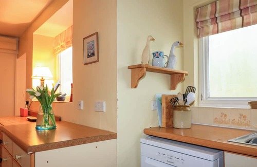 Thurlestone Cabaña | 3A LANDPATH, pet friendly, character holiday cottage in Thurlestone