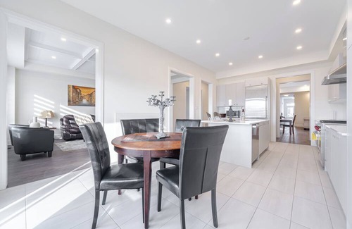 Vaughan Casa | Charming 5BR Escape: Unwind in Cozy Vaughan House