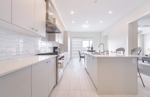 Vaughan Casa | Charming 5BR Escape: Unwind in Cozy Vaughan House