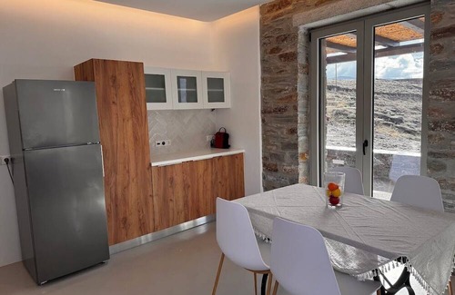 Koundouros Apartamento | Tzia Authentic Stone Apt with Sea View