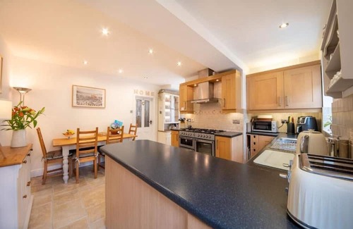 Youlgreave Casa | Host & Stay | Chimney Pots Cottage