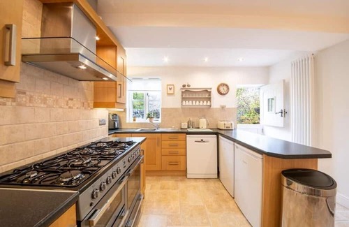 Youlgreave Casa | Host & Stay | Chimney Pots Cottage