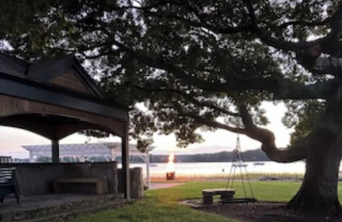 North Kingstown Cabaña | 2 bedroom Water Front Cottage.