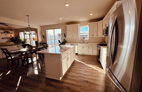 Jackson Casa | Cozy 3Bed 2Full Home with Attached 2.5 Garage plus extra parking. SUPER CHIC!