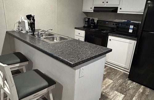 Pittsburg Casa | Charming 2-bedroom mobile home with AC and WiFi in London Built DEC 2024