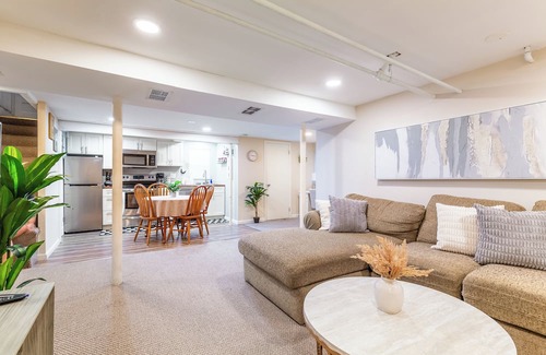 Bluemont Casa | Chic Stay With Jacuzzi, Firepit, Board Games in Central Ballston/DC area