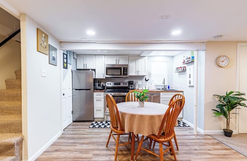 Bluemont Casa | Chic Stay With Jacuzzi, Firepit, Board Games in Central Ballston/DC area