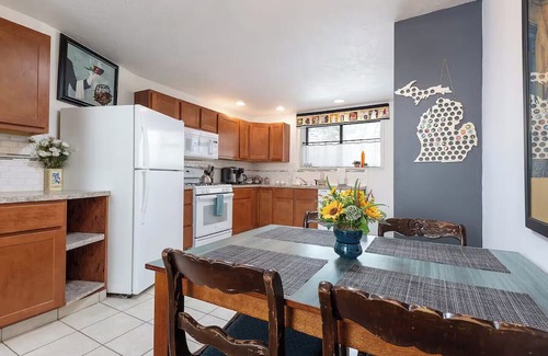 Wyoming Apartamento | Charming 2-bedroom apartment with AC/Heating, WiFi in delightful Wyoming